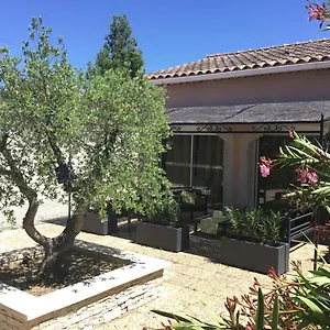 Avec Piscine Lou Minèstraü , Entraigues-sur-la-Sorgue France